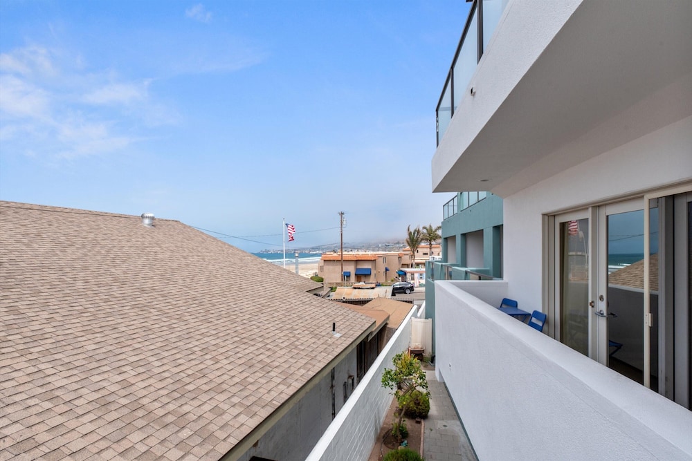 Beach House Inn & Suites 44/50