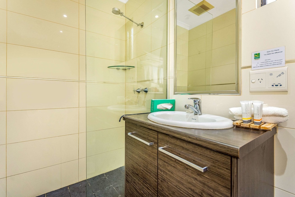 Quality Hotel Darwin Airport 37/38
