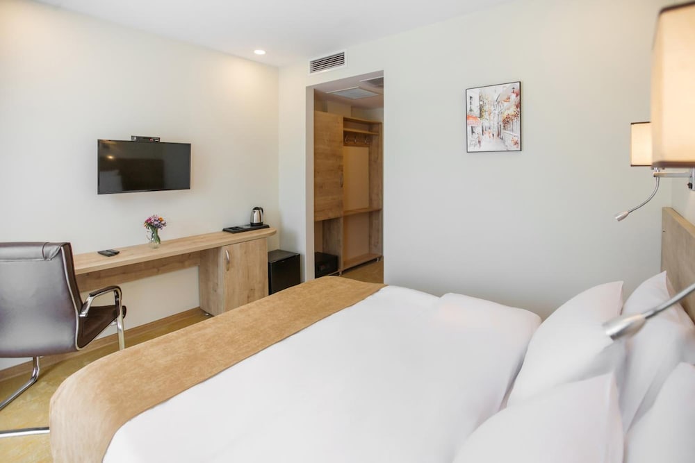 Atrium Boutique Hotel 30/50