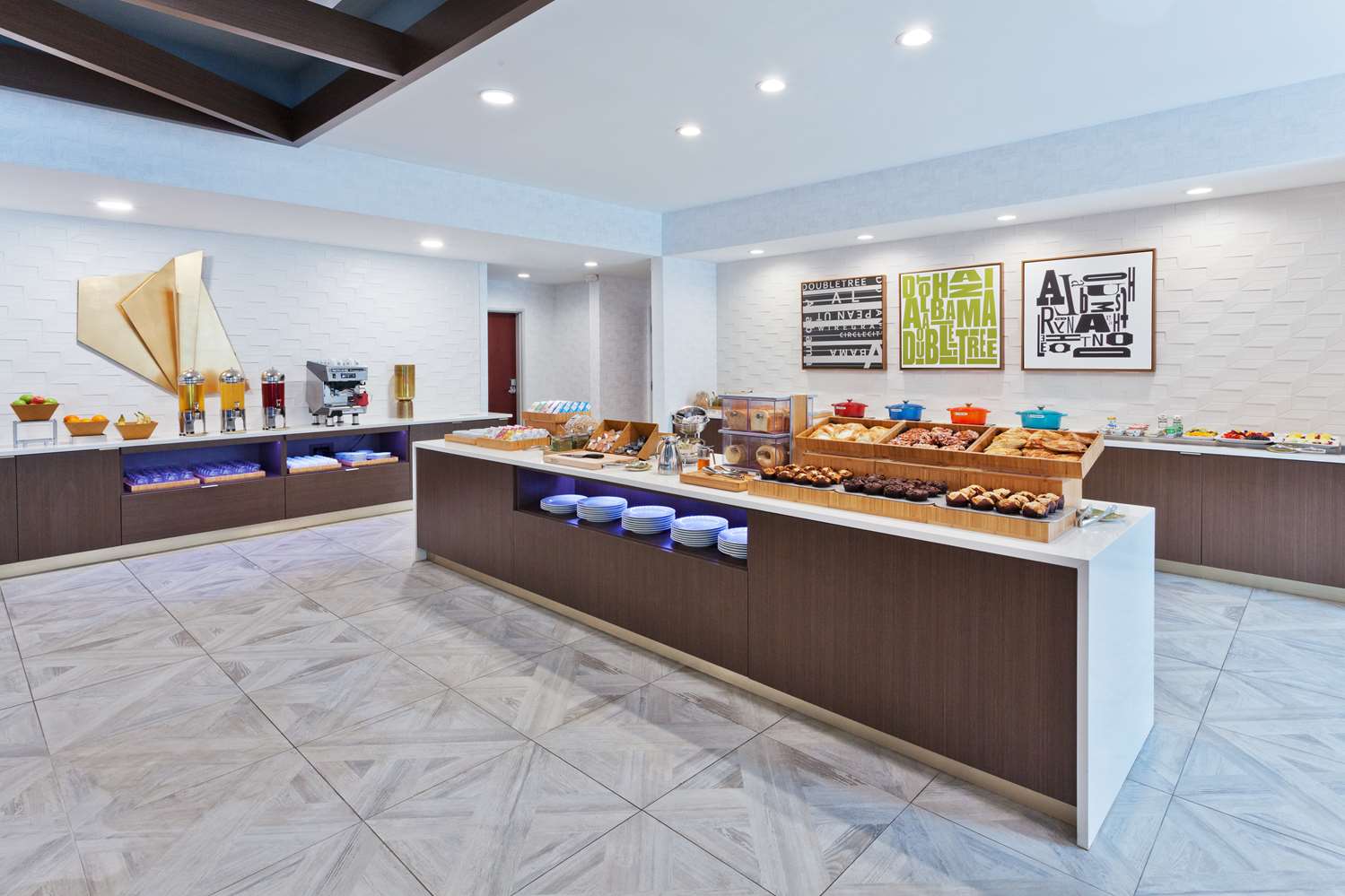 Lobby at DOUBLETREE BY HILTON DOTHAN AL, DOTHAN - AL