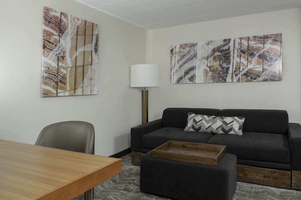 SpringHill Suites Cincinnati North/Forest Park 25/44