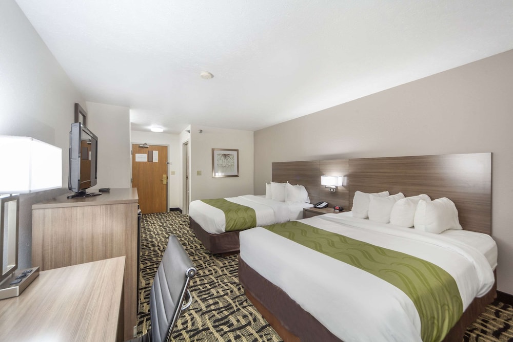 Quality Inn and Suites Omaha NE 14/34