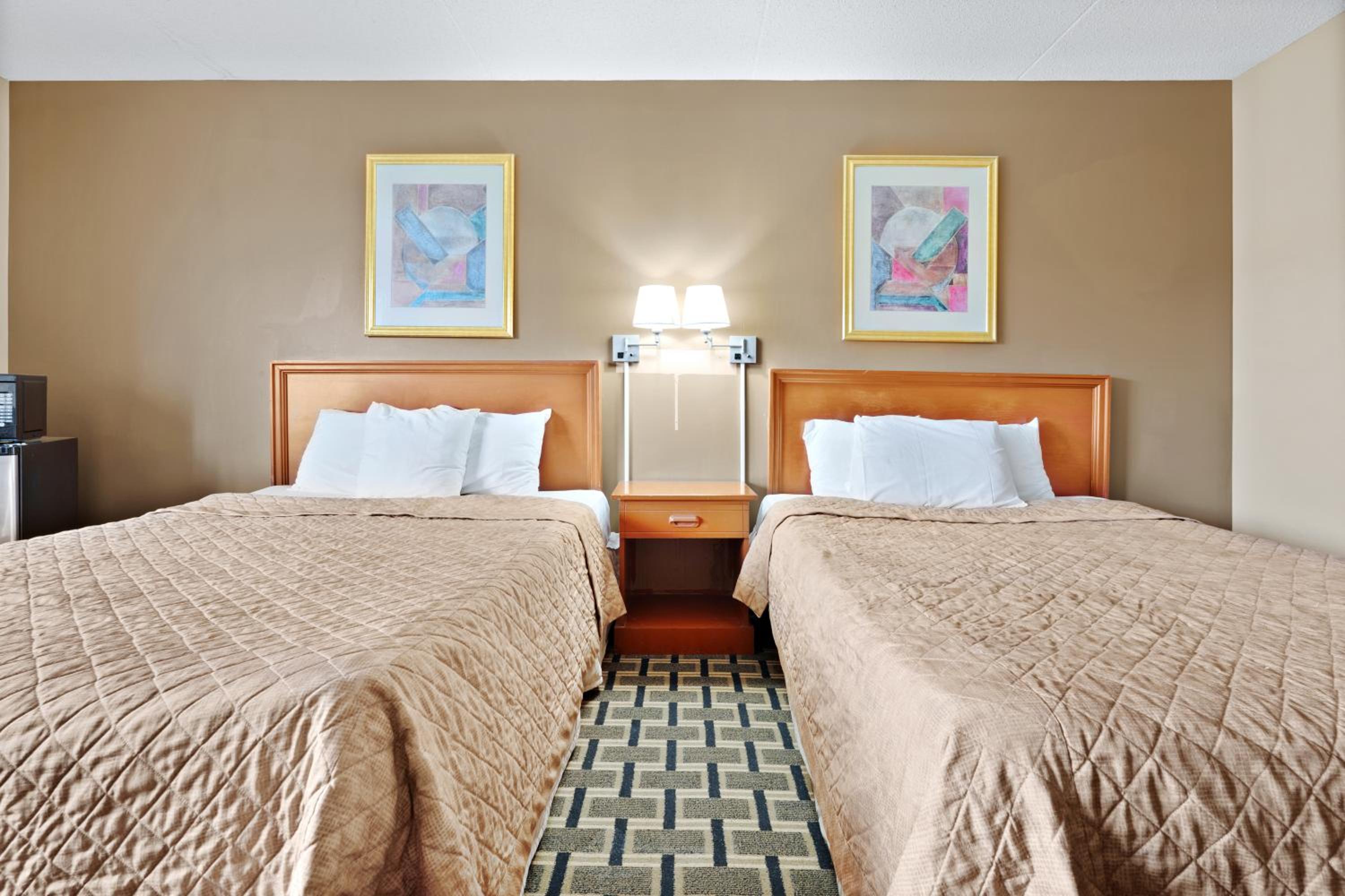 غرفة بسريرين كوين، Niagara Lodge Suites 6/10