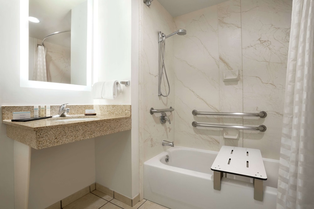 Embassy Suites By Hilton Denver International Airport 18/62