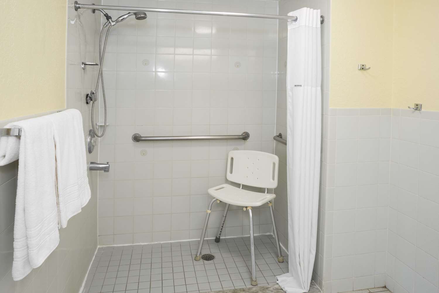 Days Inn & Suites By Wyndham Port Richey 45/45