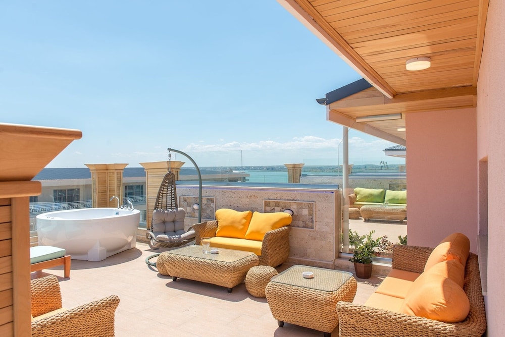 Phoenicia Royal 3/50