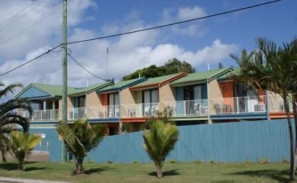 Coolum Budget Accommodation 8/34
