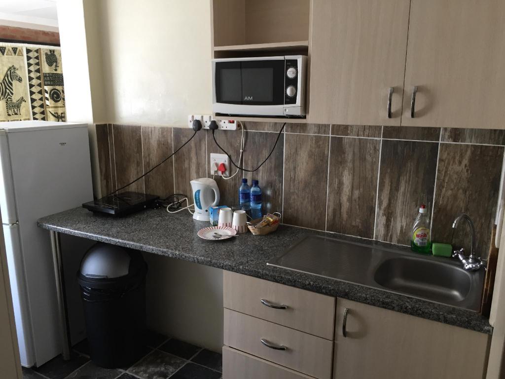 Travellers Nest Guesthouse 78/93