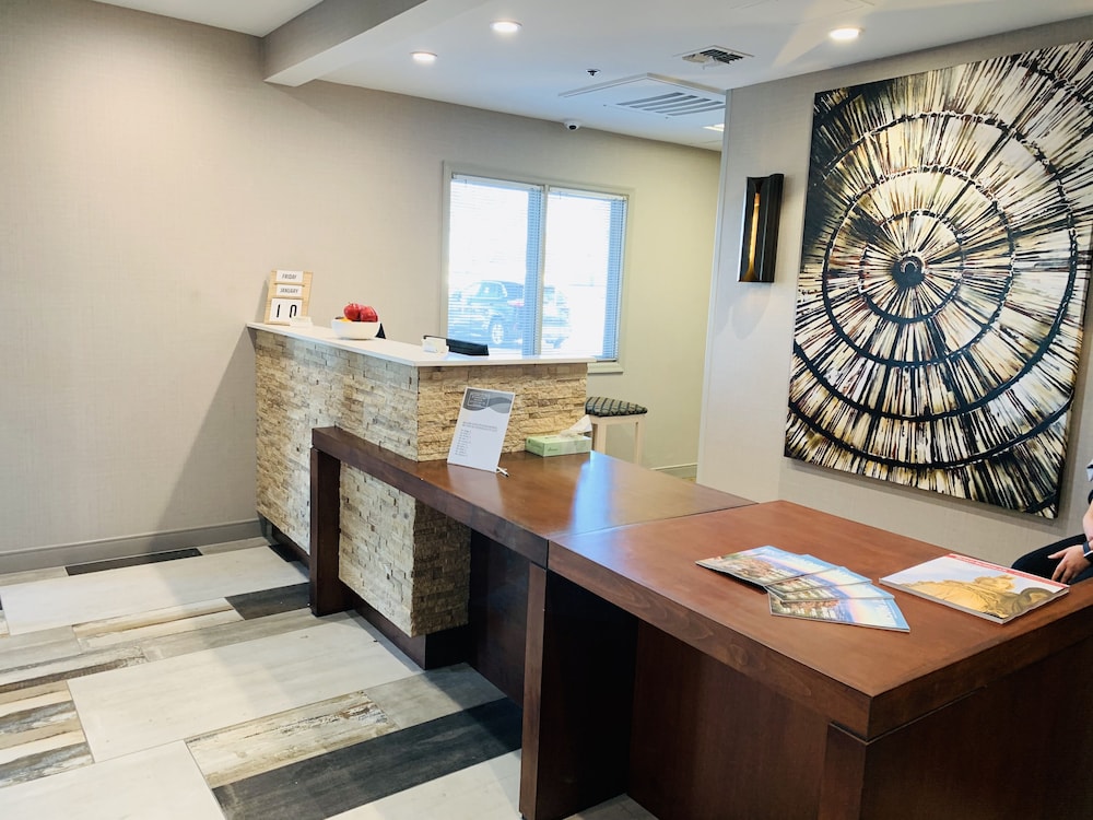 Windmill Suites Surprise - Phoenix, Ascend Hotel Collection 2/37