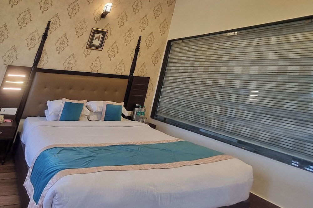 غرفة بريميوم بسرير كينج، HOTEL LABH GARH PALACE 4/8