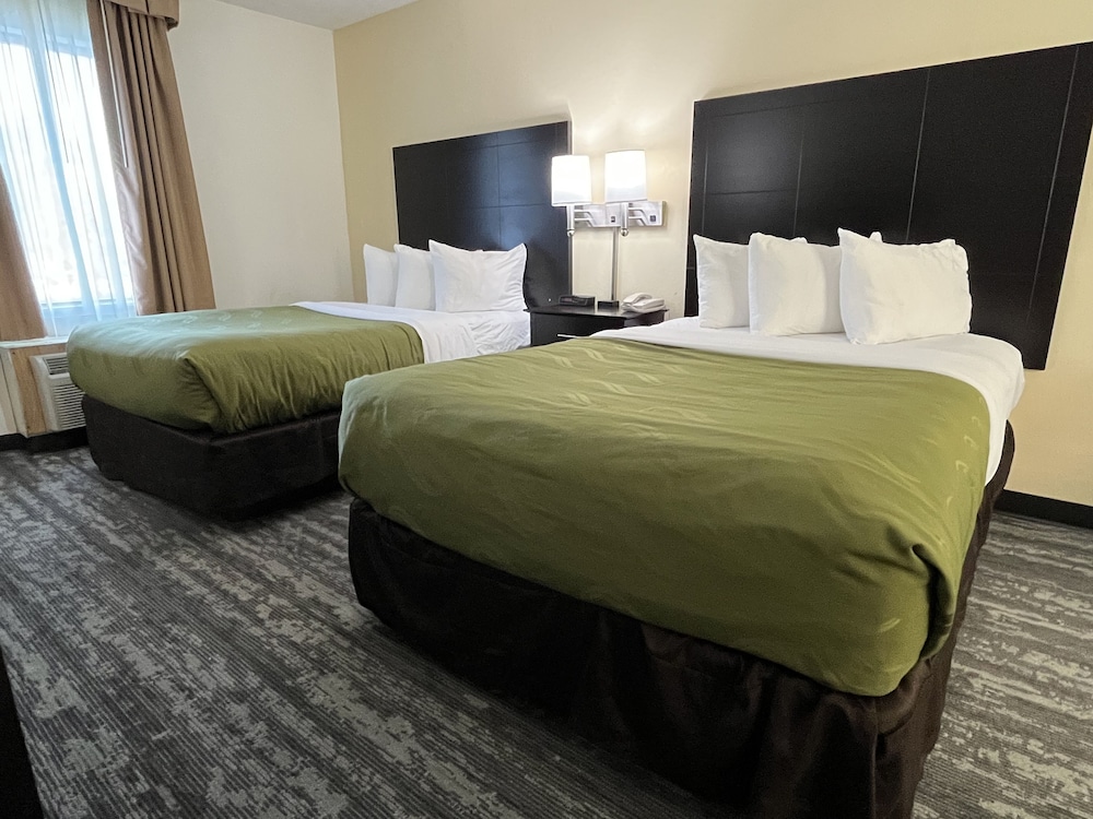 Quality Inn Traverse City 33/63
