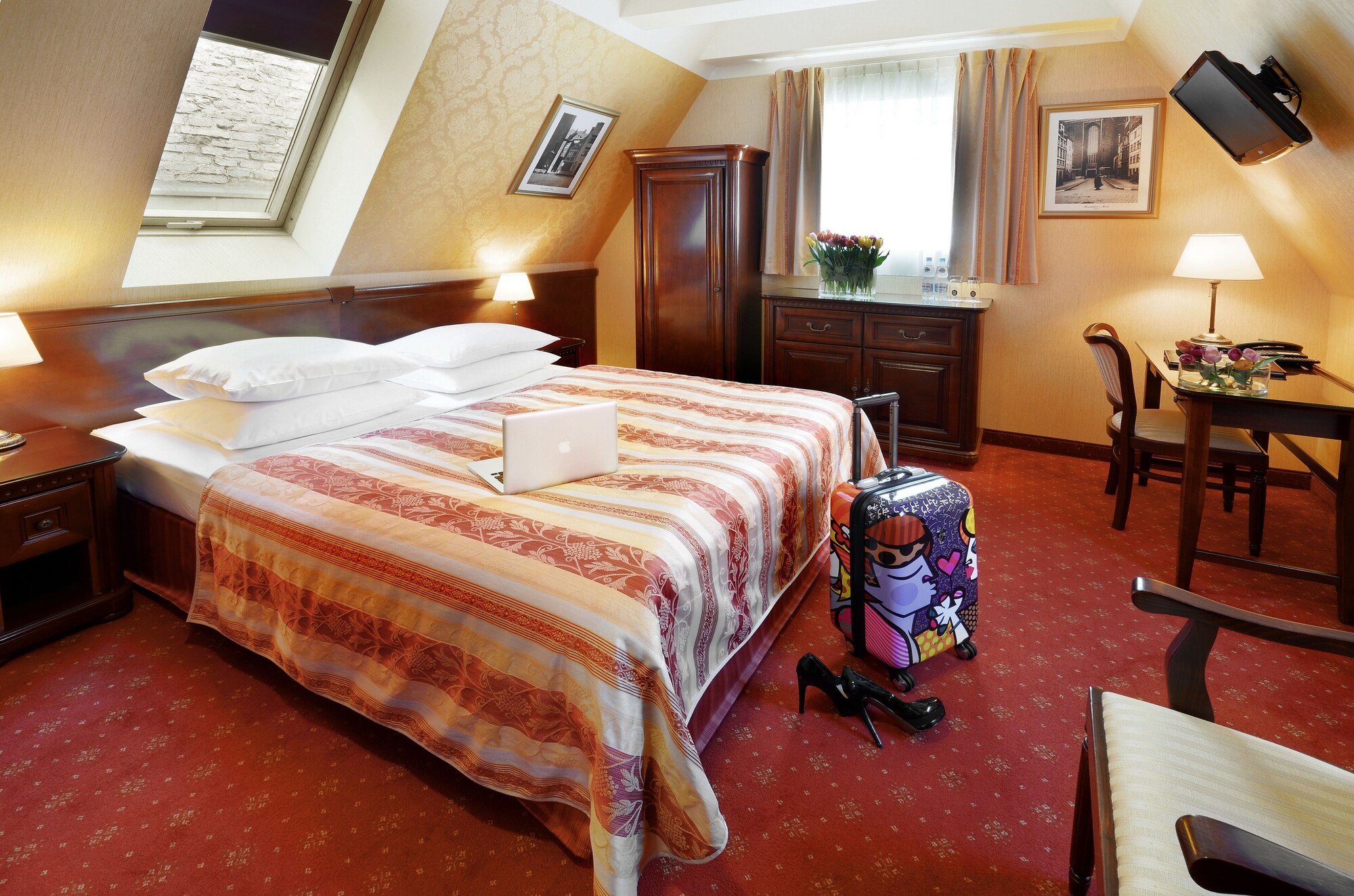Mansard, Double Bed