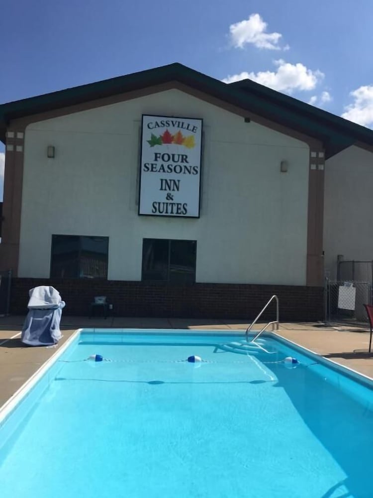 Americas Best Value Inn and Suites-Cassville/Roaring River 40/42