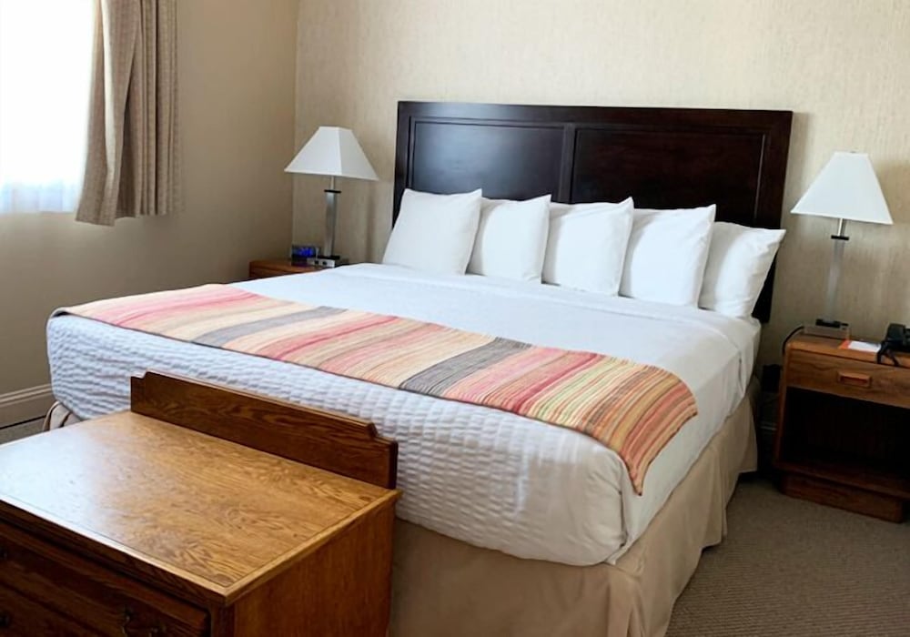 Coachman Inn Suites 32/64