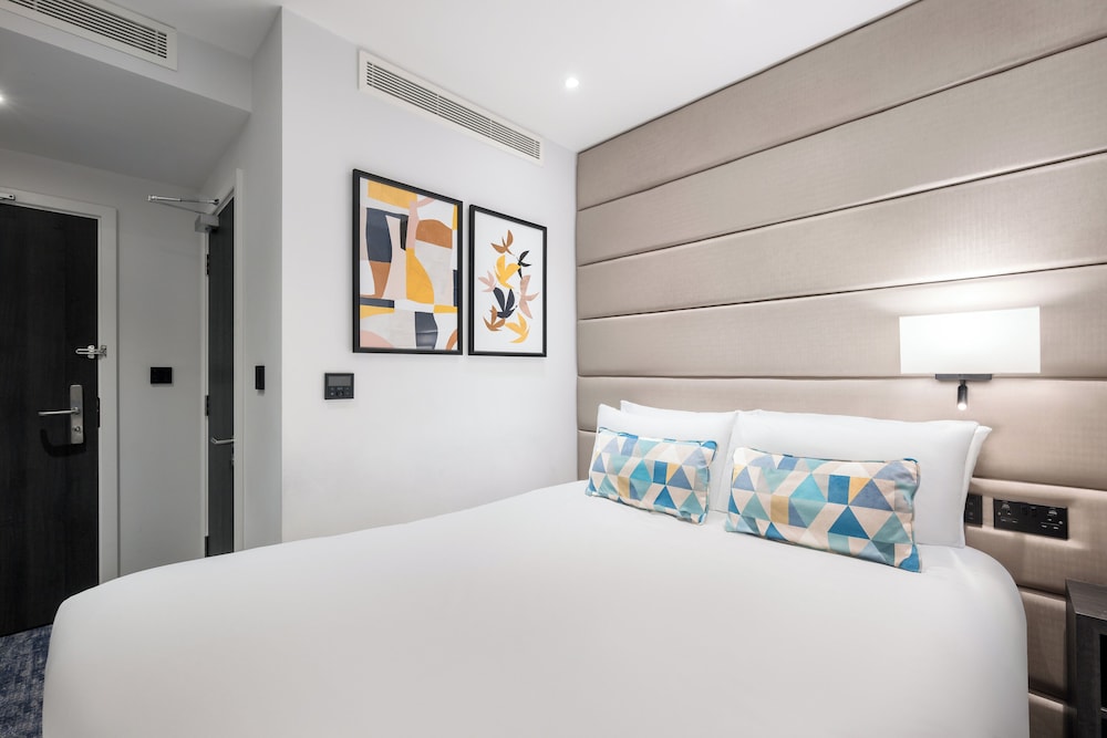 Standard, Twin Beds, No Window