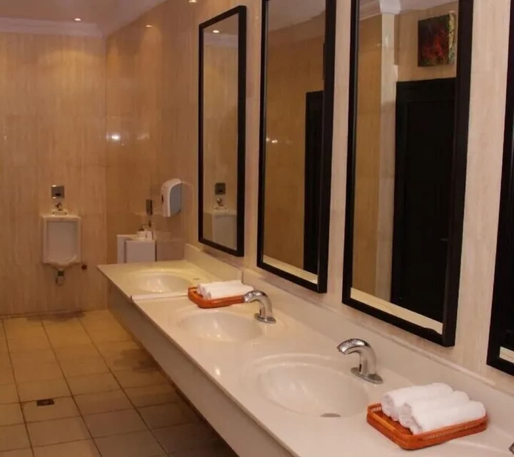 Golden Tulip Owu Crown Ibadan 44/45