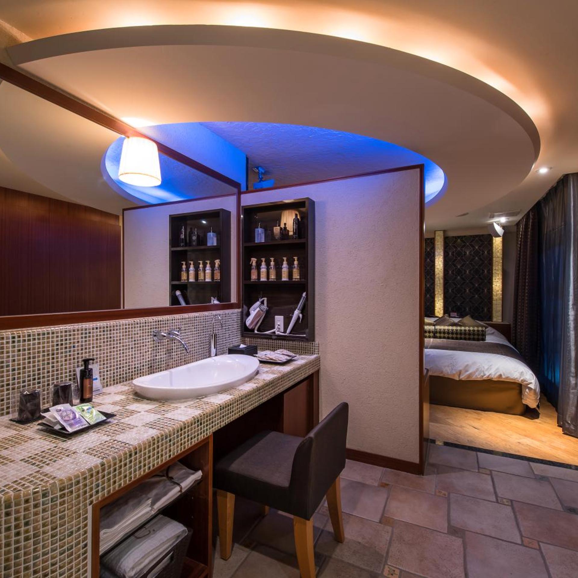 Hotel C. Chiba Shiroi 51/58