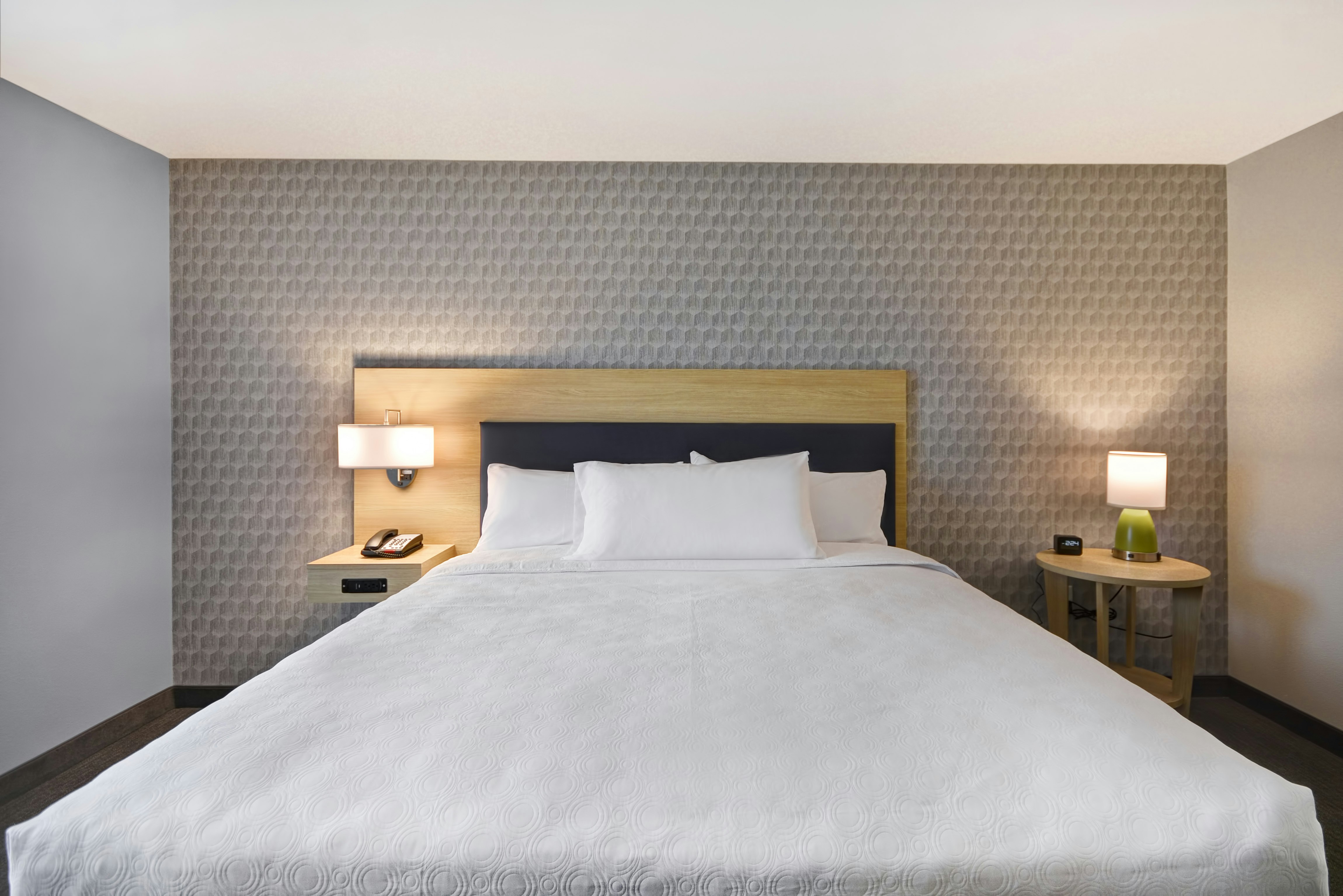 SUITE, KING BED, ACCESSIBLE