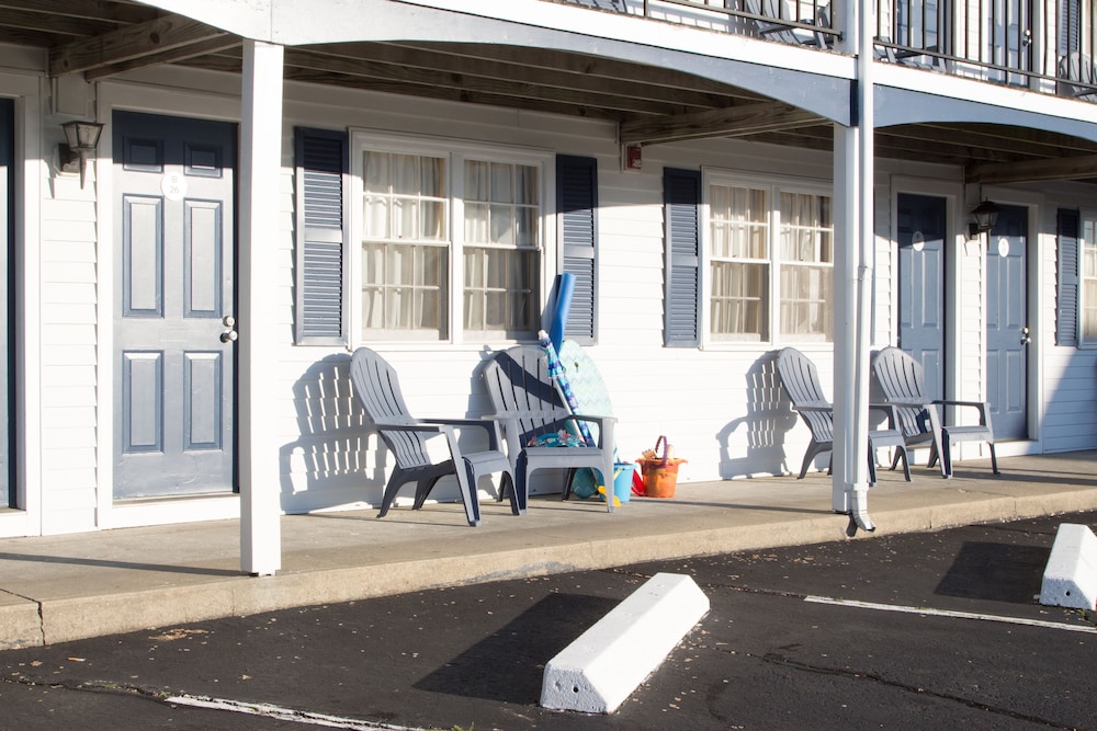 Tidewater Inn image