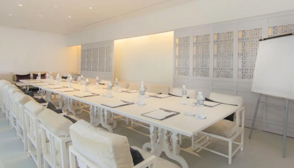 Sala Phuket Mai Khao Beach Resort 40/50