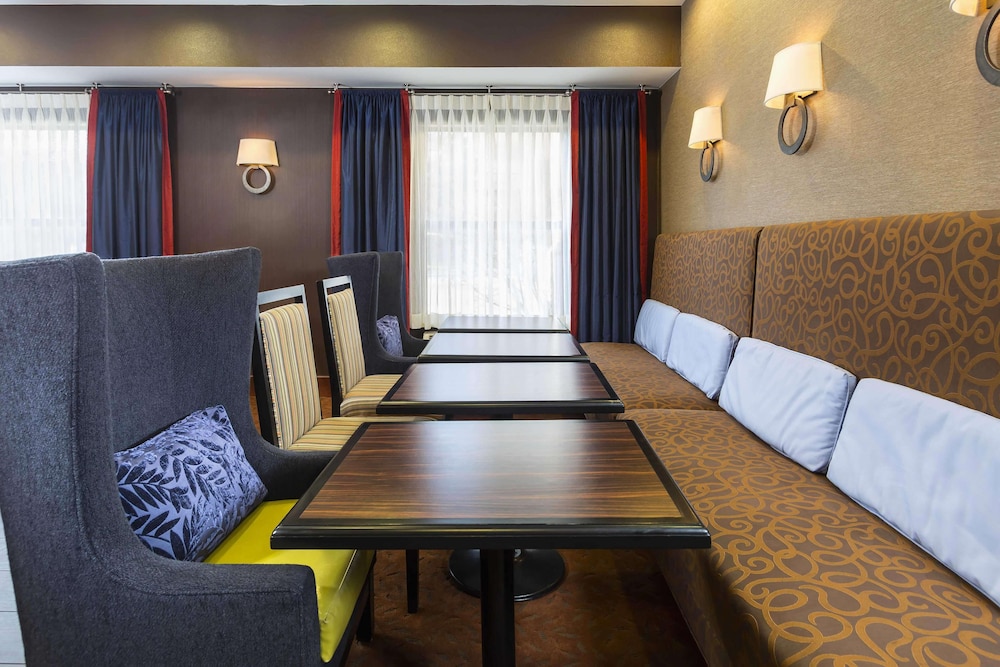 Hampton Inn Youngstown Boardman 32/33