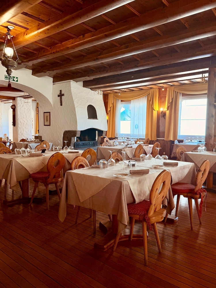 PARC HOTEL VICTORIA CORTINA 57/58