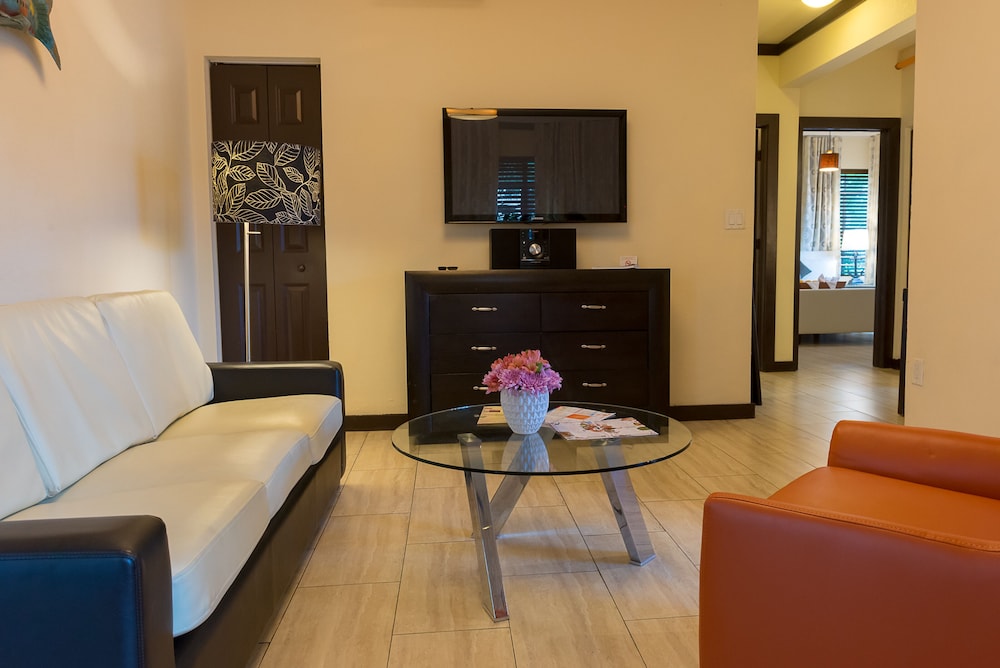 Tradewinds Apartment Hotel 32/65