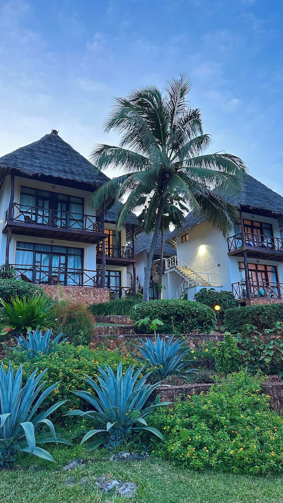 Sultan Sands Island Resort & Spa in Kiwengwa