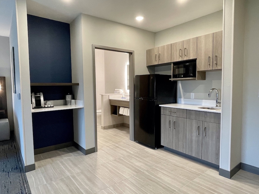 Holiday Inn Express & Suites Ft. Smith Airport, an IHG Hotel 38/75