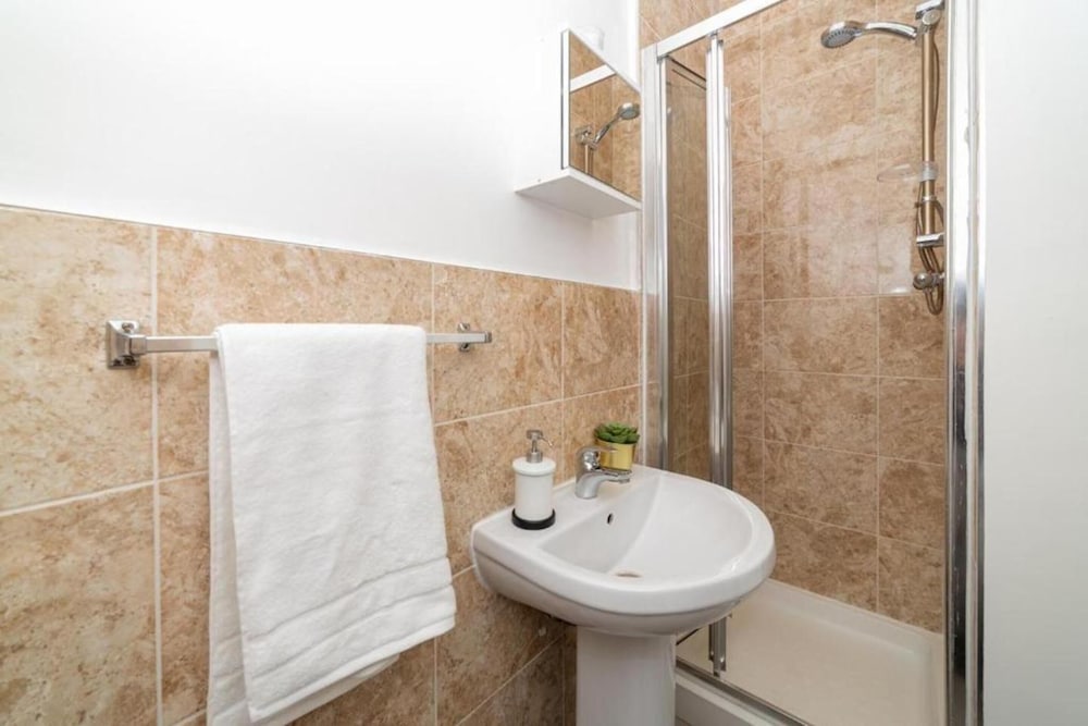 Diana Hotel Near Wembley Self Serviced Apartments 34/41