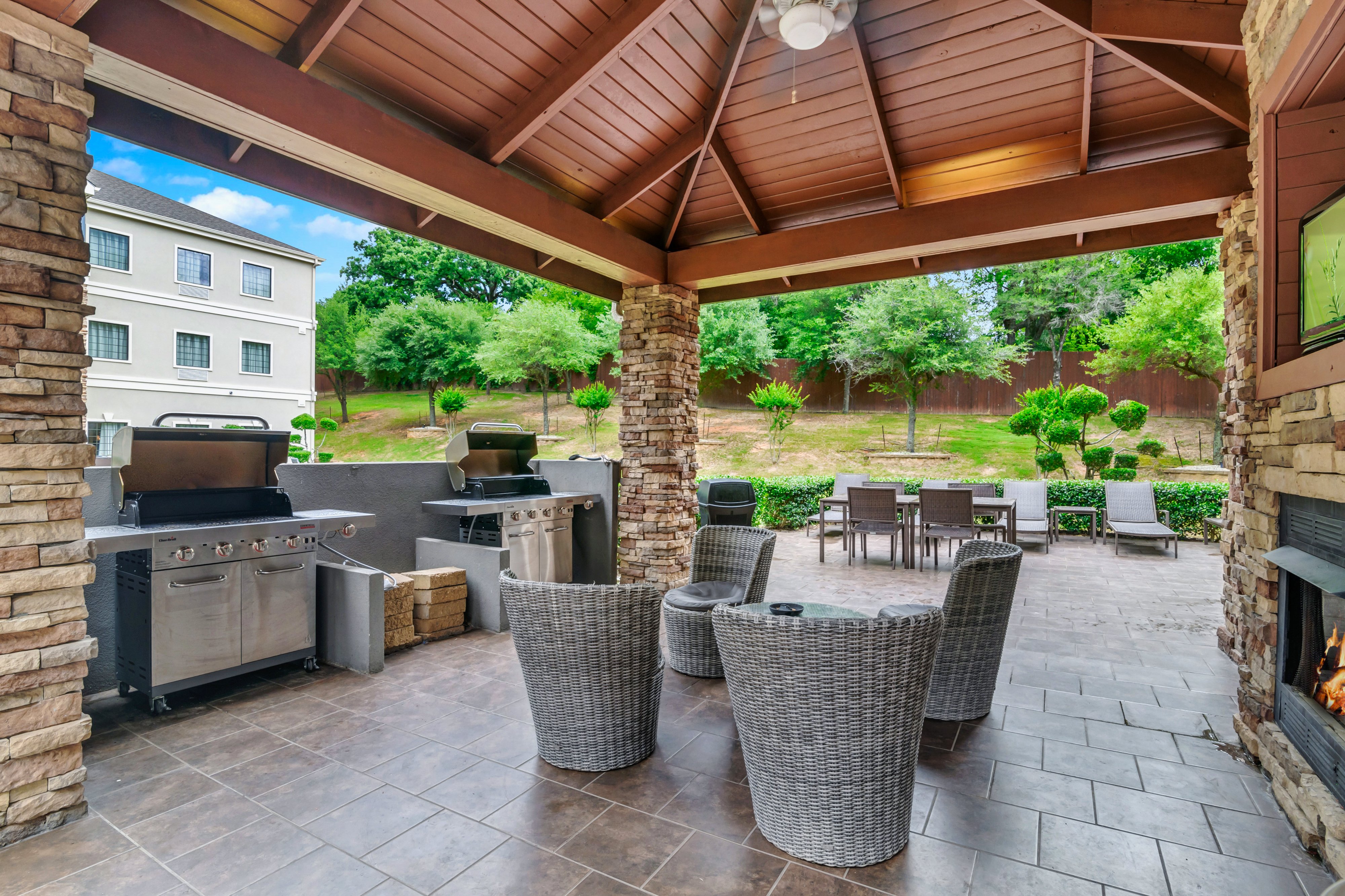 Staybridge Suites Tyler University Area 51/80