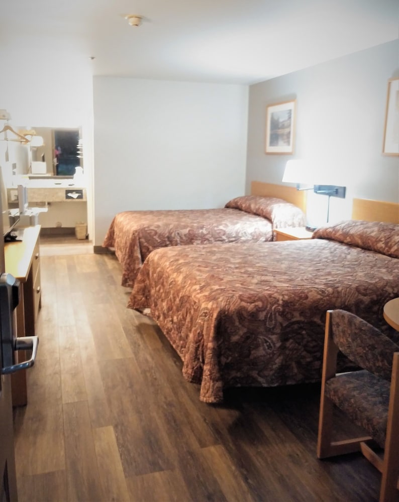 Sugarloaf Mt. Motel 20/40