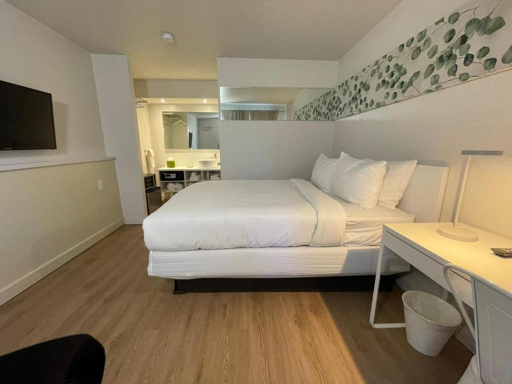 Standard, Single, Travelodge by Wyndham Orlando Lake Buena Vista South 2/5