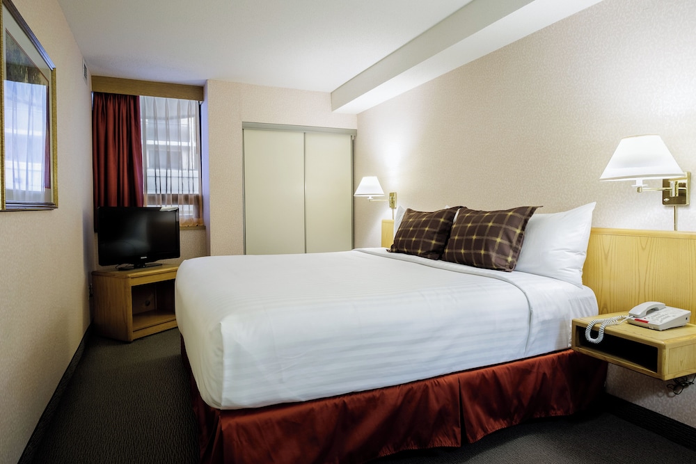 Cartier Place Suite Hotel 14/64