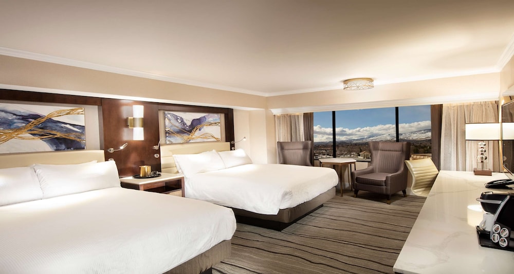 DELUXE, 2 QUEEN BEDS