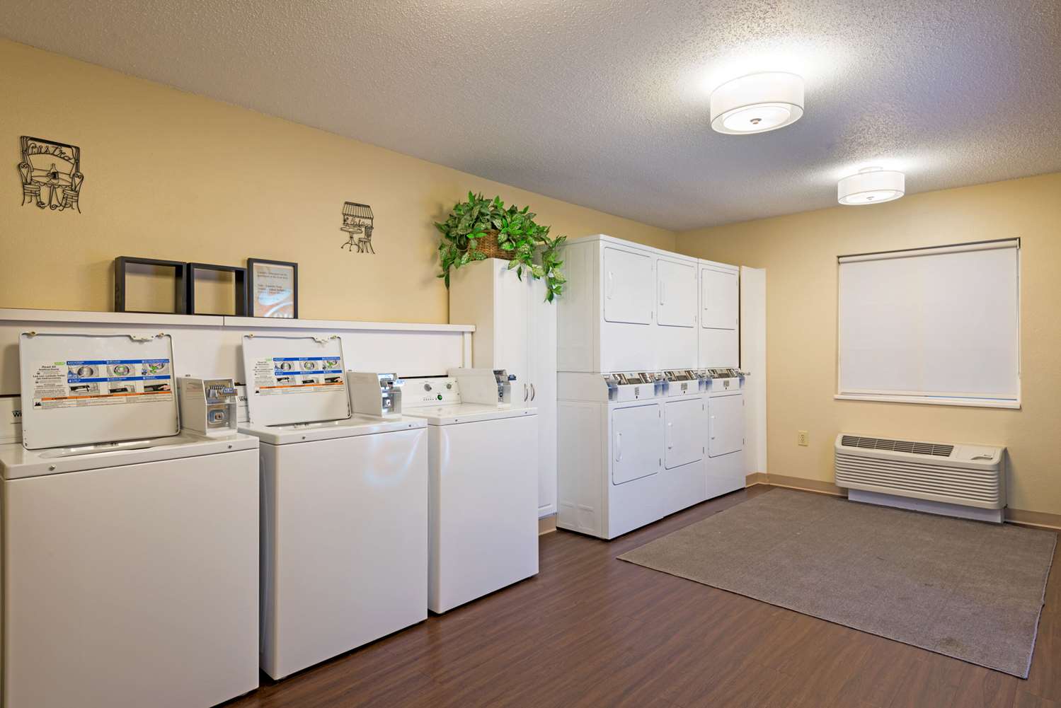 MainStay Suites Raleigh - Cary 1/4