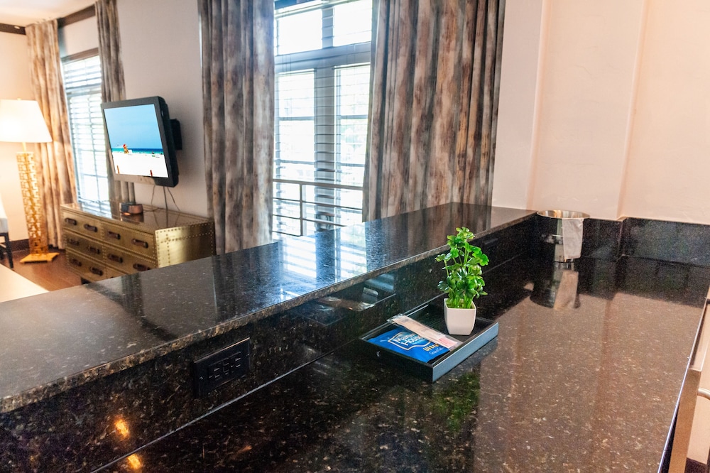 Lincoln Arms Suites 35/73