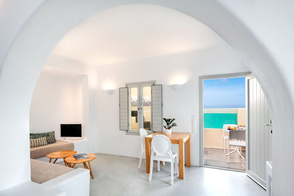 Skyfall Suites 54/79