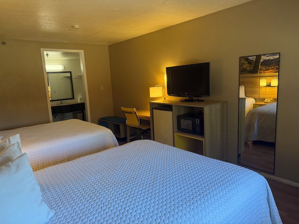 Days Inn by Wyndham Victorville, CA 18/51