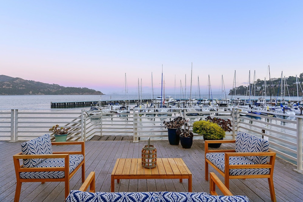 Waters Edge Hotel 39/44