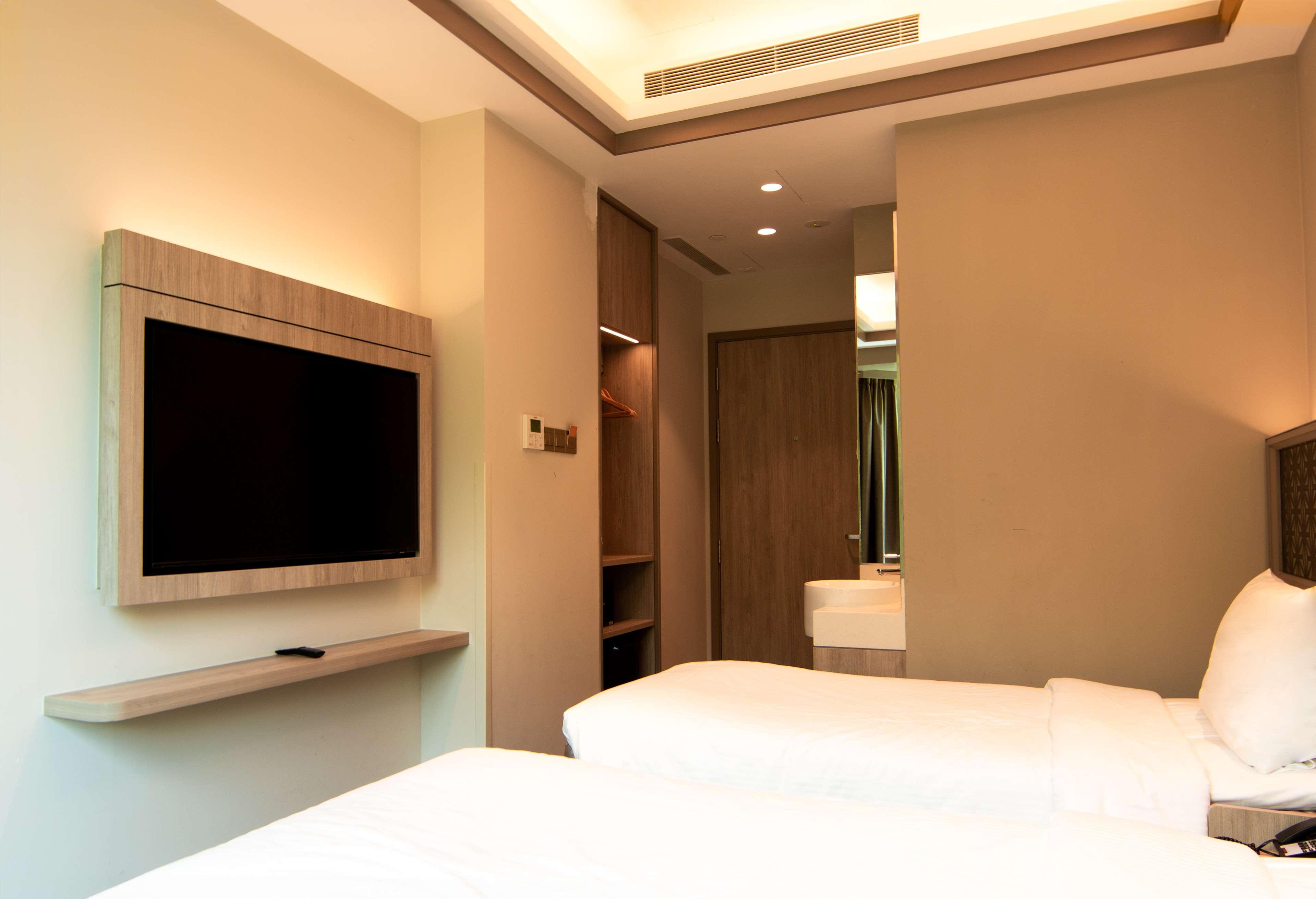 Aqueen Prestige Hotel Jalan Besar 20/42