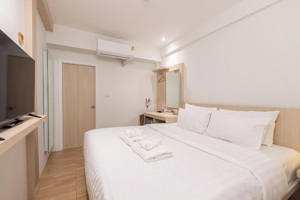 Zhennan Teabar Hotel 42/61