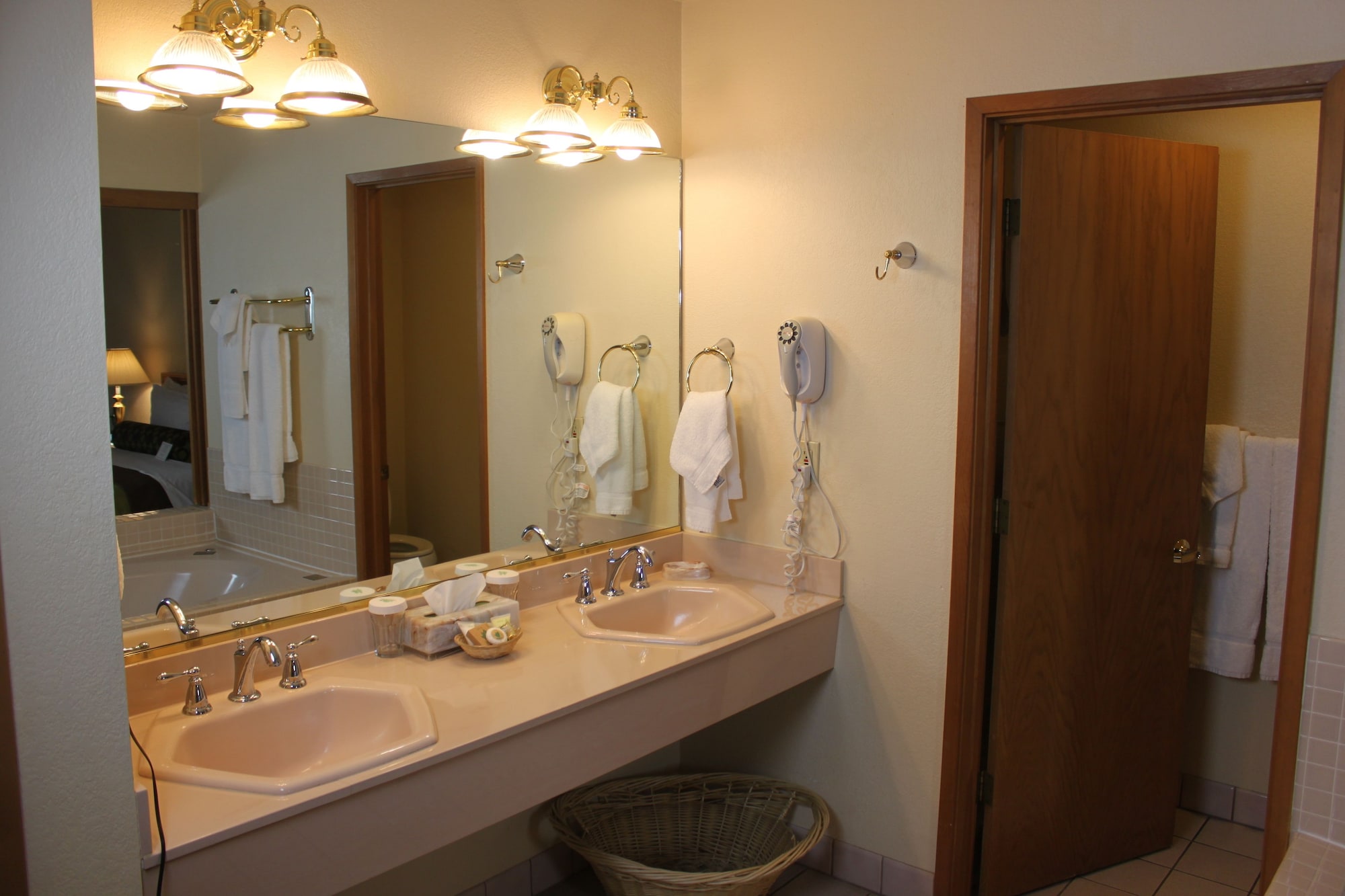 Suite, King Bed, Pool View, Sofa