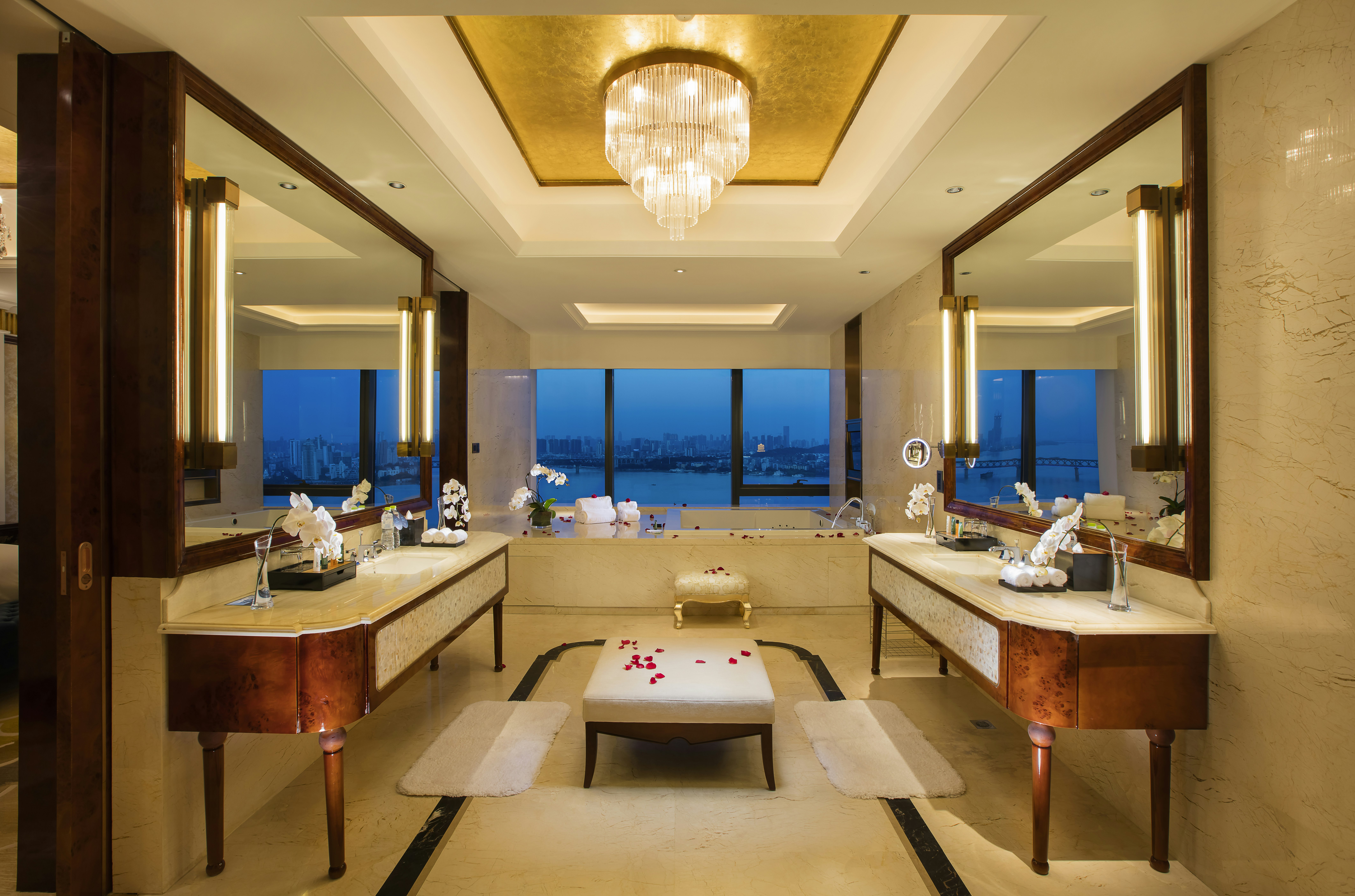 HILTON WUHAN RIVERSIDE 79/79