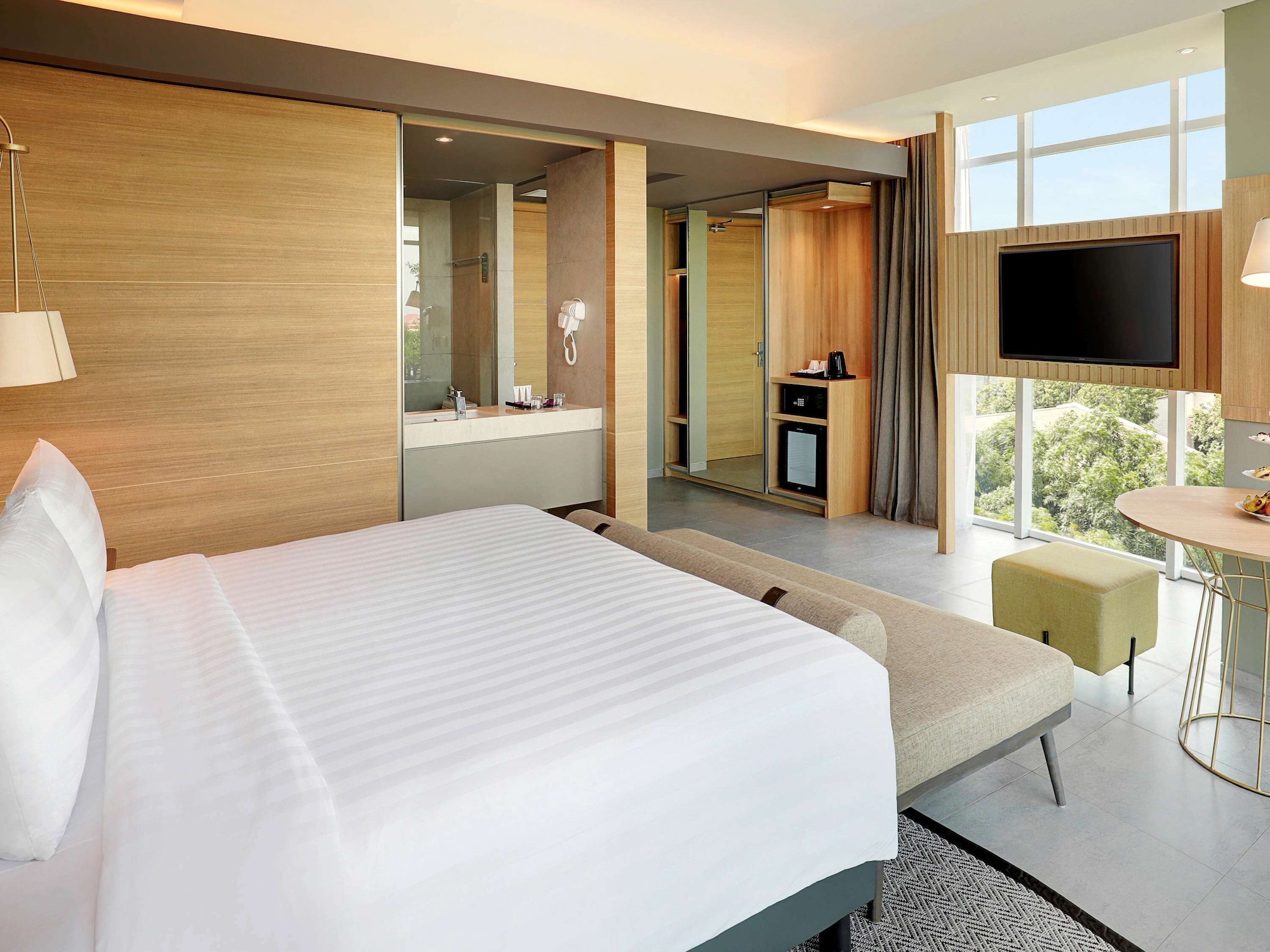 JUNIOR SUITE, KING BED