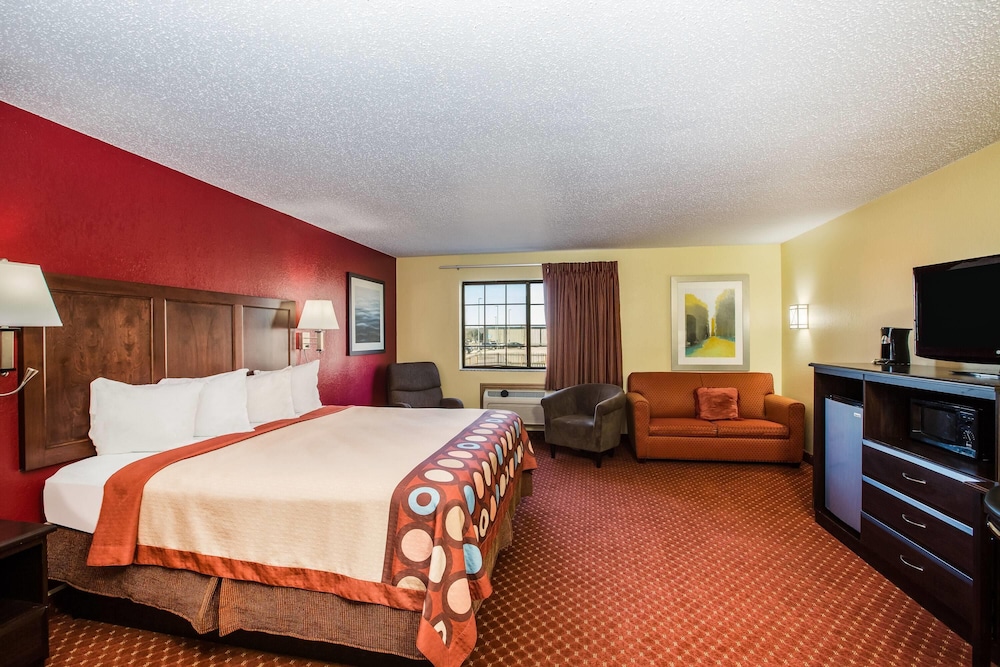 Baymont By Wyndham Cedar Rapids 8/45