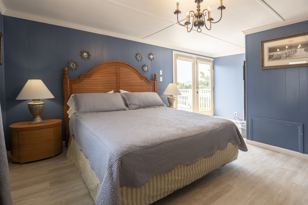 Bridge, King Bed