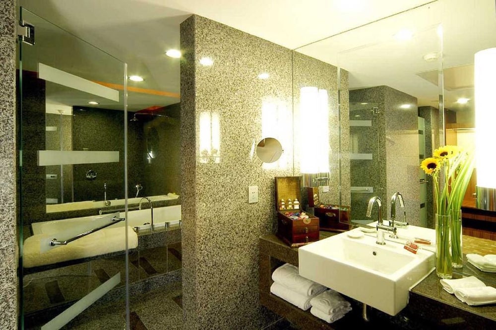 BEIJING INTERNATIONAL HOTEL 36/38