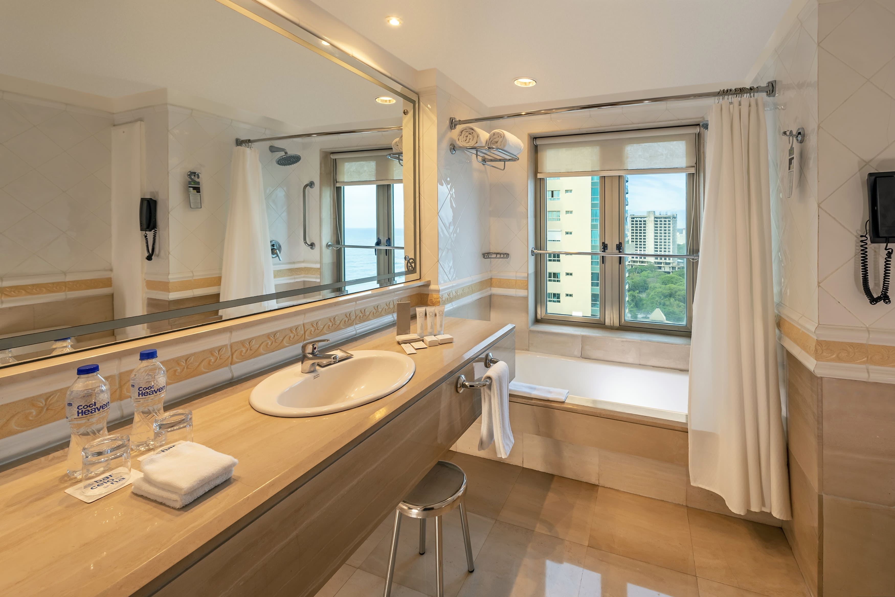 Deluxe, Triple, Double Bed, Ocean Front، Catalonia Santo Domingo 9/9