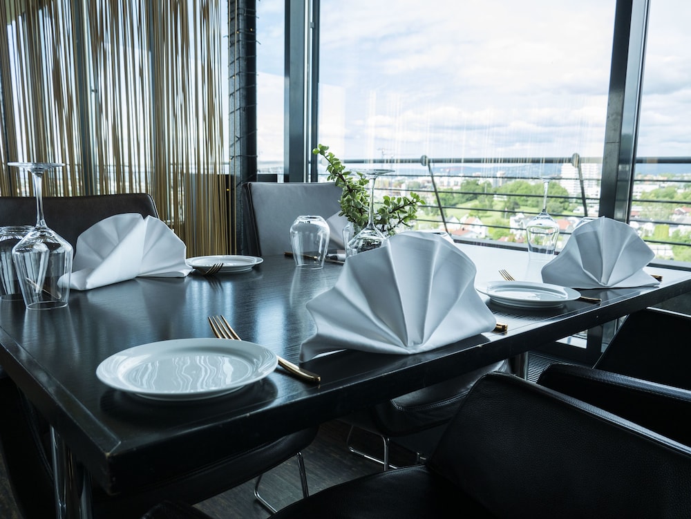 Quality Hotel 33 49/55
